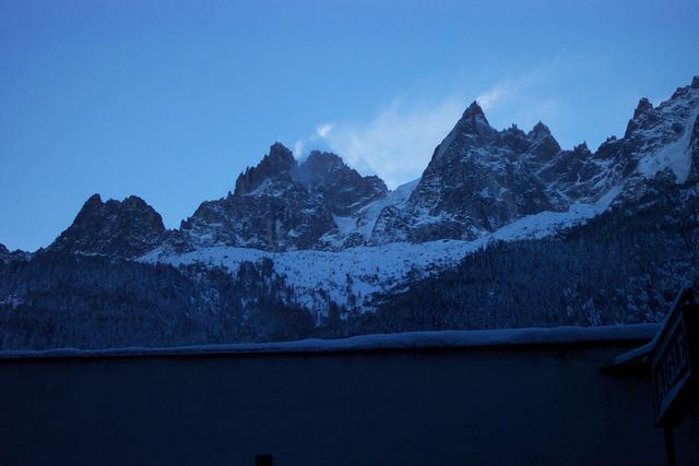 We arrived so early at the Aiguille du Midi that we couldn't even buy our tickets, yet.