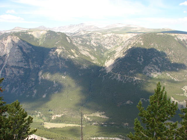 Can you see the Hellroaring road on the other side of the valley?