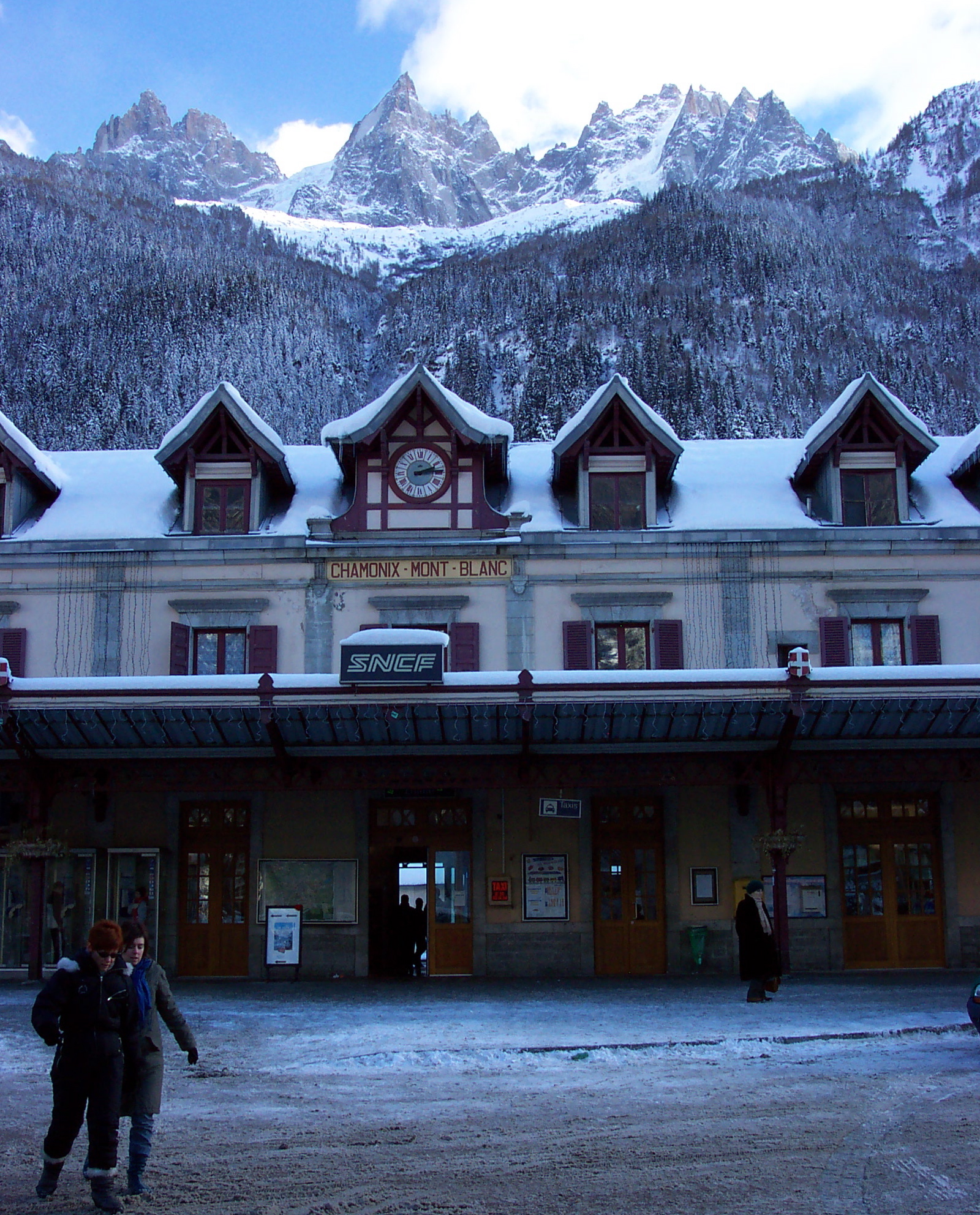 This train station is across from the little building.